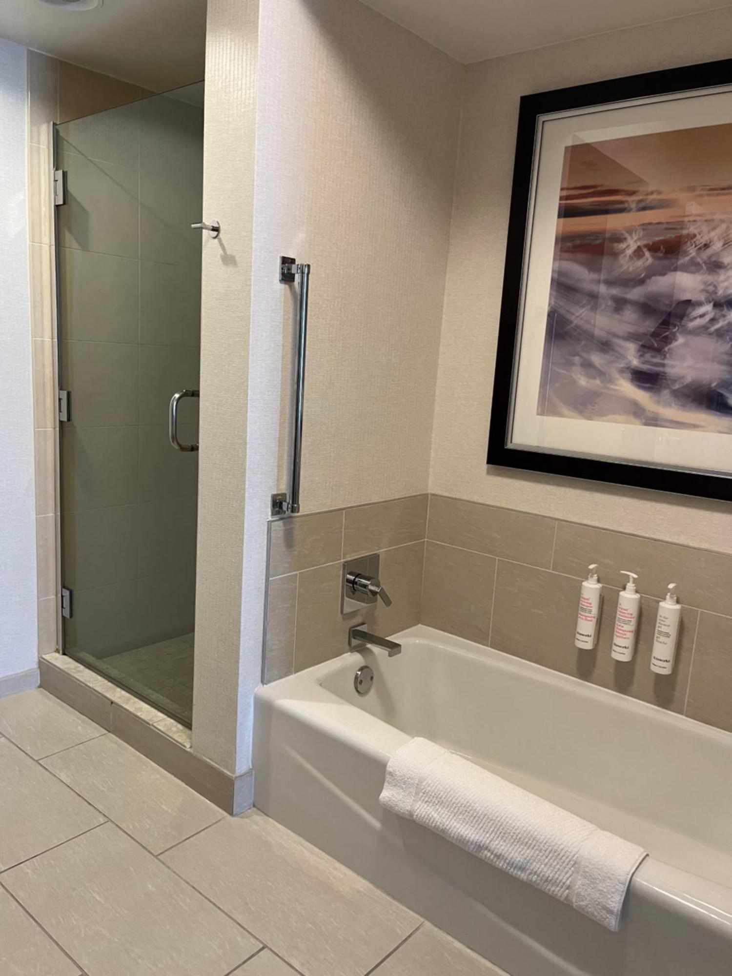 Chicago Marriott Suites O'Hare Rosemont Bagian luar foto