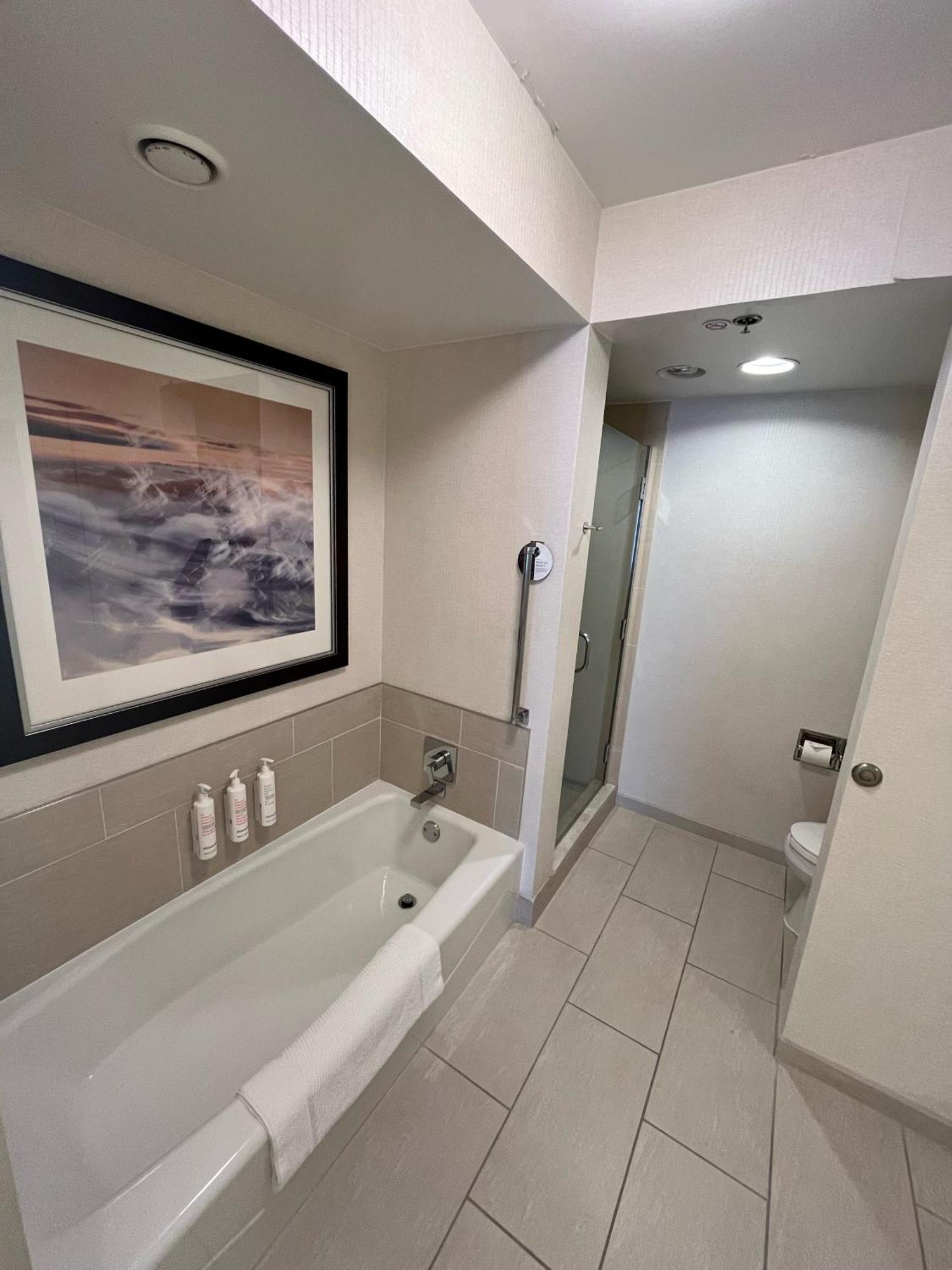 Chicago Marriott Suites O'Hare Rosemont Bagian luar foto