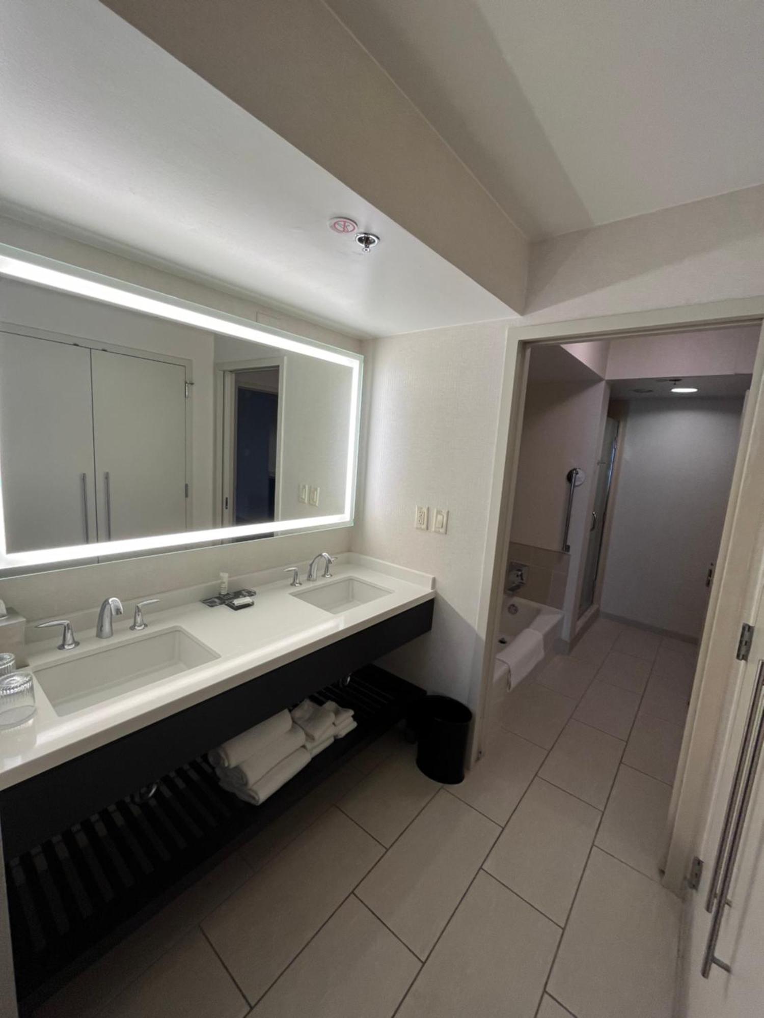 Chicago Marriott Suites O'Hare Rosemont Bagian luar foto