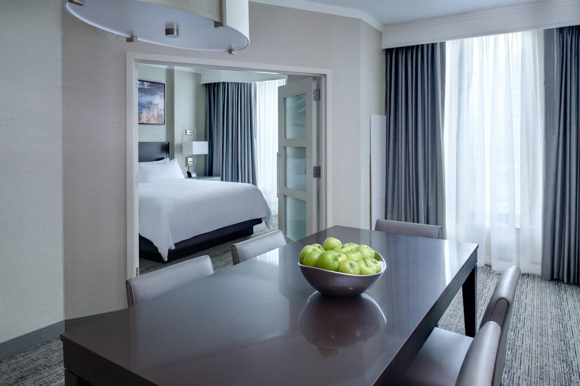 Chicago Marriott Suites O'Hare Rosemont Bagian luar foto