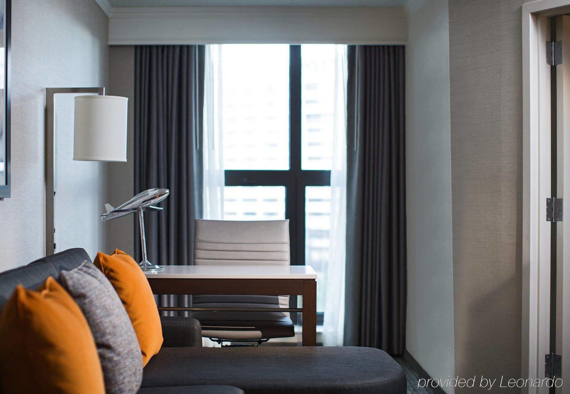 Chicago Marriott Suites O'Hare Rosemont Bagian luar foto